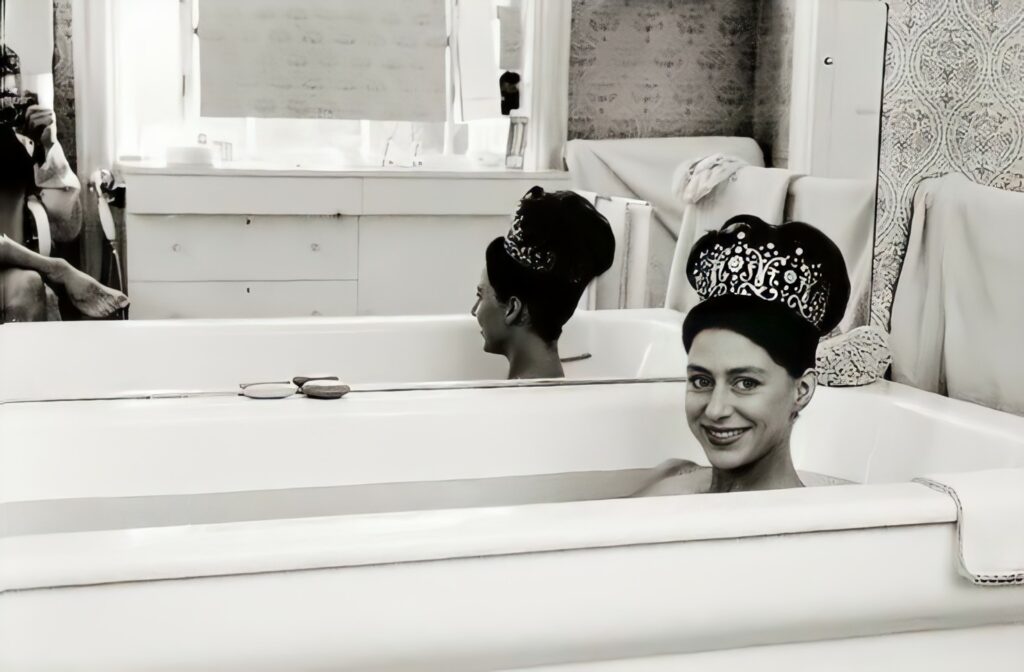 Lord Snowdon, La principessa Margaret in vasca da bagno con indosso la tiara Poltimore, 1962