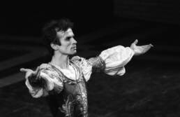 Rudolf Nureyev, Copertina