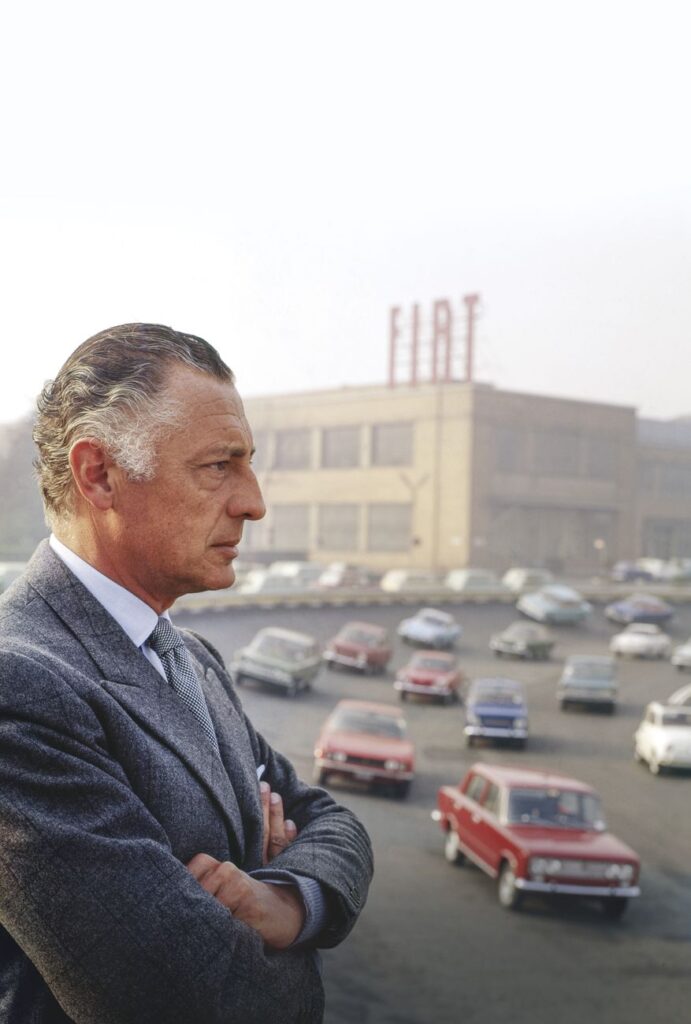 Gianni Agnelli ritratto presso lo stabilimento FIAT di Mirafiori, 1970